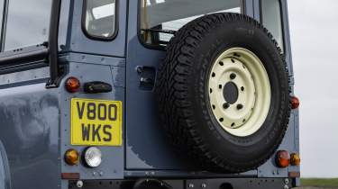 Land Rover Defender Classic V8 - rear 