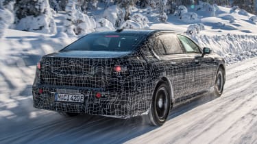 BMW i7 - testing rear tracking