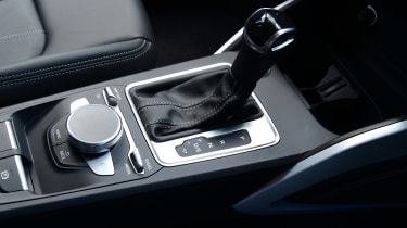 Audi SQ2 - gear lever