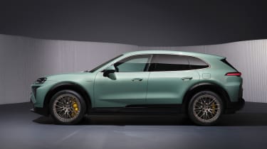 Porsche Cayenne Electric Turbo - side studio