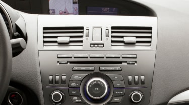 Mazda 3 2.0d centre console
