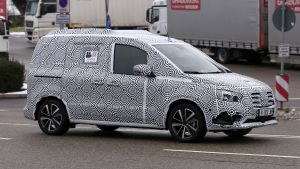 Mercedes%20T-Class%20spyshots-3.jpg