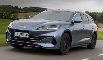 BYD Seal 6 plug-in hybrid - front angled