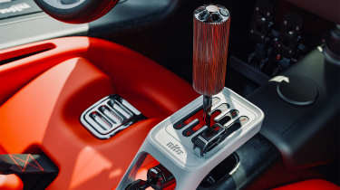 Nilu27 - manual gear stick