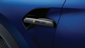 Renault Captur R.S. Line - side badge