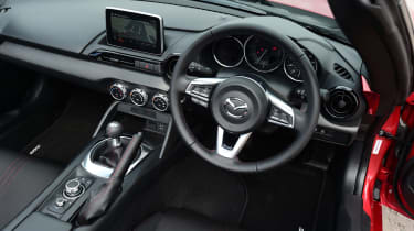 Mazda MX-5 - interior