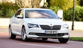 Skoda Superb 1.5 TSI - front