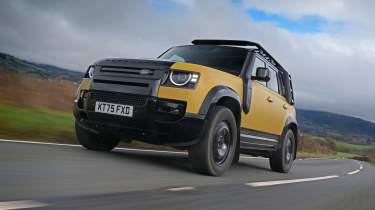Land Rover Defender 110 Trophy Edition - front tracking