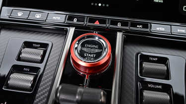 Aston Martin Vantage S - centre console