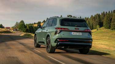 Audi Q7 - rear tracking
