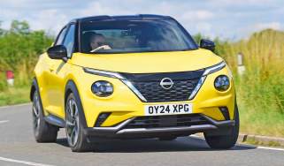 Nissan Juke - left cornering