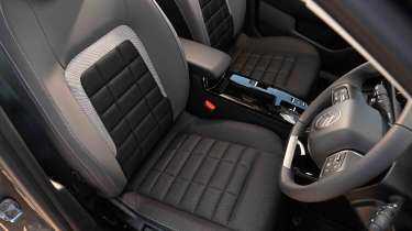 Citroen e-C4 - front seats