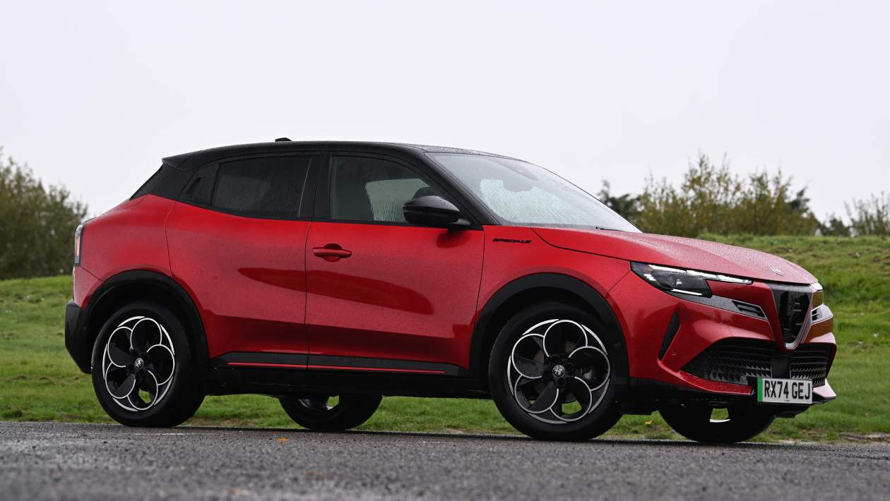 Alfa%20Romeo%20Junior%202025-10.jpg