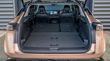 Nissan Ariya - boot seats down