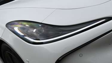 MG IM5 - headlight