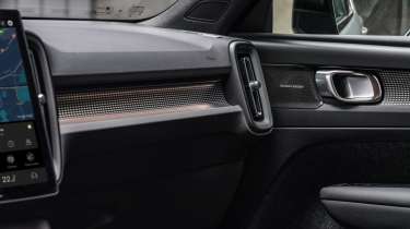 Volvo EX40 facelift - trim