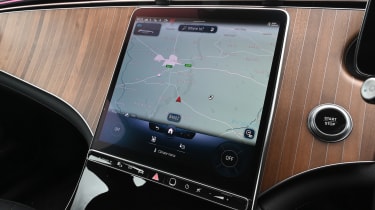 Mercedes EQE 350 - touchscreen