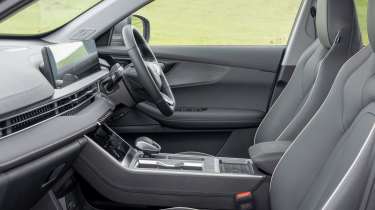 Chery Tiggo 4 - front seats