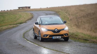 Renault Scenic - front panning