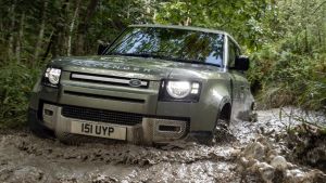 Land Rover Defender P400e PHEV - front action