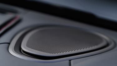 Aston Martin DB11 Volante - speaker