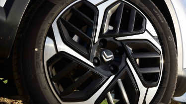 Citroen C4 X - Shine trim alloy wheel detail