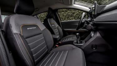 Dacia Sandero Stepway - front seats