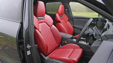 Audi SQ6 - front seats