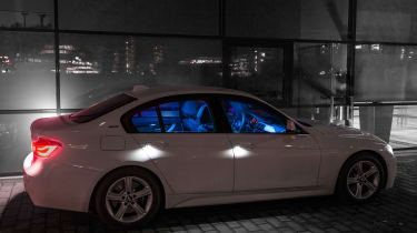 BMW 330e - blue light