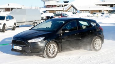 Ford Focus spied - front snow