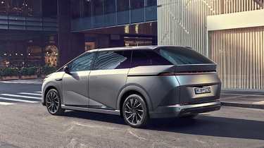Xpeng X9 - rear
