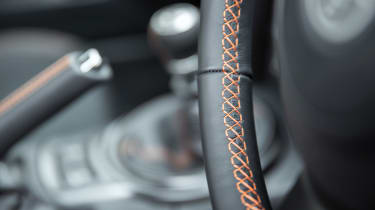 Toyota GT86 Orange Edition - stitching