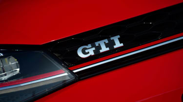 Volkswagen Golf GTI 2017 facelift red - badge