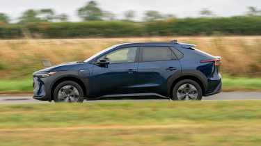 Toyota bZ4X – side action