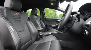 Ford Focus ST - front seats