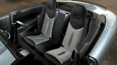 Peugeot 308 CC 1.6 e-HDi Active rear seats