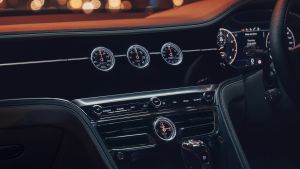 Bentley Flying Spur V8 - clock