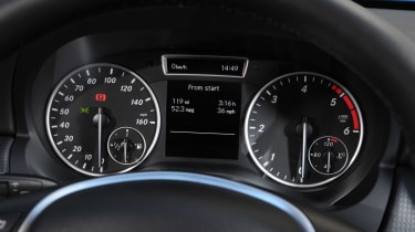 Mercedes A180 CDI Eco dials
