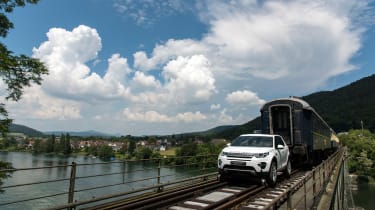 Land Rover Discovery Sport Train