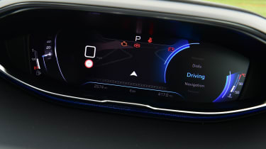 Peugeot 5008 digital cluster - driving