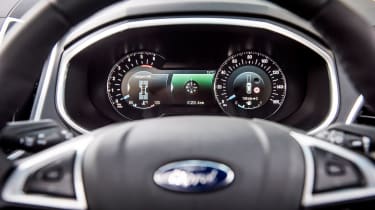 Ford Edge Sport - dials