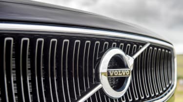 Volvo V90 D5 Momentum - grille