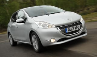 Peugeot 208 1.2 Active front tracking