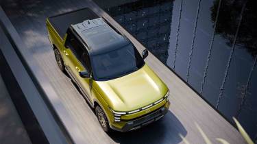 Nissan Frontier Pro hybrid - front overhead