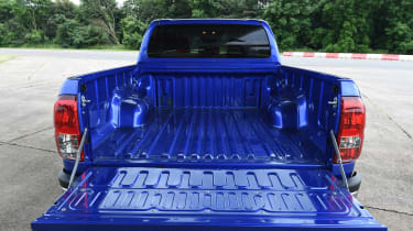 Toyota Hilux 2016 - truck bed