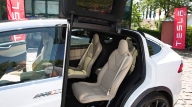 Tesla Model X - door up/seats