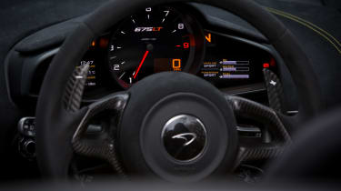 McLaren 675LT Spider 2016 - steering wheel