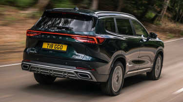Chery Tiggo 8 - dynamic rear 3/4
