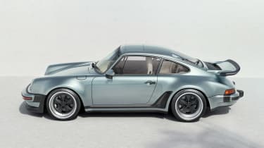 Singer Porsche 911 - side