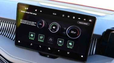 Skoda Superb hatch - infotainment &#039;Smart Dials&#039; set up screen